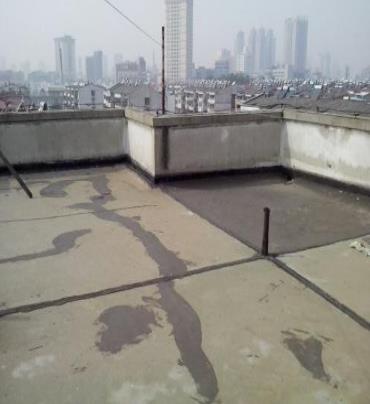 连云漏水维修 楼顶漏水是什么原因，楼顶漏水维修方法是什么?